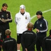 Đội tuyển Đức và huấn luyện viên Joachim Loew đã trở lại tập luyện ở Duesseldorf. (Ảnh: Getty Images)