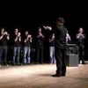Dàn nhạc giao hưởng của các sinh viên Đại học Michigan biểu diễn bằng điện thoại. (Ảnh: gizmodo.com)