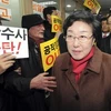 Bà Han Myung-sook được trả tự do tối 18/12. (Ảnh: Reuters)