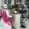 Mahru-Z (phải) - robot được các nhà khoa học Hàn Quốc sáng tạo ra. (Ảnh: france24.com)