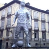 Bức tượng đồng Ronaldo được đặt tại quảng trường Ramales. (Nguồn: offthepost.info)