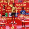 Tay đua Lê Văn Duẩn (giữa) đoạt áo vàng chung cuộc. (Ảnh: Quách Lắm/TTXVN)
