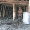 Các doanh nghiệp phá núi rừng để lấy than lộ thiên. (Nguồn: laodong.com.vn)
