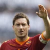 Totti đã có hành động không đẹp với các cổ động viên Lazio. (Ảnh: Getty Images)