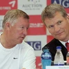 Giám đốc điều hành Gill (phải) và huấn luyện viên Ferguson. (Nguồn: TT&VH)