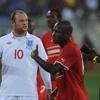 Rooney đã có những lời lẽ không hay với trọng tài Jeff Selogilwe. (Nguồn: Getty Images)