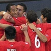Niềm vui của các cầu thủ Chile sau khi Beausejour ghi bàn thắng duy nhất của trận đấu. (Nguồn: Reuters)
