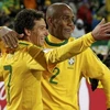 Elano và Maicon - hai cầu thủ ghi bàn cho Brazil trong chiến thắng trước Triều Tiên. (Nguồn: Reuters)