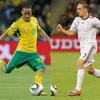 Tiền vệ Steven Pienaar (Nam Phi) và Ribery (Pháp). (Nguồn: Getty Images)