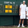 Hai tay vợt chụp ảnh kỷ niệm kỷ lục vừa tạo nên. (Nguồn: Getty Images) 
