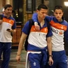 Các cầu thủ Hà Lan di chuyển đến nơi ở mới. (Nguồn: Reuters)