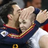 Xavi và Iniesta là hai trong số năm cầu thủ Tây Ban Nha trong đội hình tiêu biểu. (Nguồn: Getty Images)