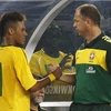 Huấn luyện viên Menezes và Neymar. (Nguồn: Reuters)