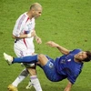 Pha bóng khiến Zidane phải nhận thẻ đỏ. (Nguồn: Internet)
