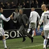 Jose Mourinho quá khích sau bàn thắng của Leon. (Nguồn: Reuters)