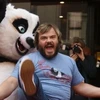 Tài tử Jack Black với nhân vật chính trong "Kung Fu Panda 2." (Nguồn: AFP/Vietnam+)