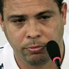 Ronaldo không kìm được những giọt nước mắt. (Nguồn: Reuters)
