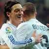 Benzema và Ozil lập công giúp Real vượt qua Atletico. (Nguồn: Getty Images)