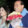 Thủ tướng Berlusconi cùng Veronica Lario - người vợ thứ hai của ông. (Nguồn: AFP)
