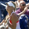 Caroline Wozniacki thất thểu rời sân. (Nguồn: AP)