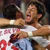 Niềm vui của Pato và Silva. (Nguồn: AP)
