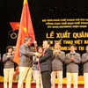 Trao cờ cho Đoàn thể thao Việt Nam dự SEA Games 26. (Ảnh: Ngọc Trường/TTXVN)