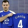 Gibson ra mắt trong màu áo Ecerton. (Nguồn: AP)