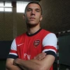 Podolski mặc áo đấu mới của Arsenal. (Nguồn: Getty Images)