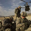 Quân đội NATO tại Afghanistan được tiếp vận. (Nguồn: AP)