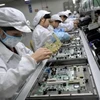 Công nhân Trung Quốc trong các nhà máy của Samsung. (Nguồn: AFP)