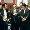 Psy "trình diễn" với các sinh viên của trường đại học Oxford. (Nguồn: AFP) 