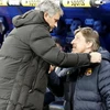 Mourinho và Roura hâm nóng "kinh điển." (Nguồn: Getty Images)