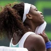 Serena Williams nhọc nhằn ngược dòng vào tứ kết