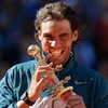 Nadal lại được cắn cúp. (Nguồn: Getty Images)