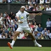 Roger Federer bị "sờ gáy" vì đi giày quá điệu đà