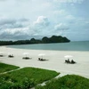 Bãi biển Tanjung Rhu. (Nguồn: asiarooms.com)