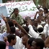 Người dân Sudan biểu tình.