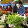 Giá thực phẩm đang có xu hướng tăng nhẹ dịp gần Tết. (Ảnh: Hồng Kiều/Vietnam+)
