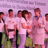 Các học viên được trao chứng chỉ để sang Đức vào tháng 9/2013. (Ảnh: PV/Vietnam+)