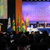 Ngoại trưởng Ecuador Ricardo Patino (trái) phát biểu tại lễ khai mạc hội nghị. (Ảnh: THX/TTXVN)