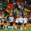 Tuyển Đức ăn mừng bàn thắng trong trận đấu với tuyển Anh ở vòng loại trực tiếp World Cup 2010, diễn ra tại Bloemfontein, Nam Phi, ngày 27/6. (Ảnh: AFP/TTXVN)