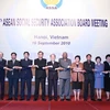 Phó Thủ tướng Nguyễn Sinh Hùng và các đại biểu dự Hội nghị. (Nguồn: Chinhphu.vn)