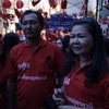 Những người biểu tình “áo đỏ” xuống đuờng biểu tình tại giao lộ Ratchaprasong, trung tâm thủ đô Bangkok ngày 19/12. (Ảnh: Ngọc Tiến/Vietnam+)