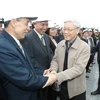 Tổng Bí thư, Chủ tịch Quốc hội Nguyễn Phú Trọng thăm hỏi nhân dân tại Tết trồng cây. (Ảnh: Trí Dũng/TTXVN)