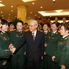 Tổng Bí thư Nguyễn Phú Trọng với các đại biểu phụ nữ Quân đội. (Ảnh: Trí Dũng/TTXVN)