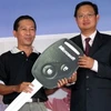 Ông Đỗ Khắc Cương, Phụ trách phát triển kinh doanh, Microsoft Việt Nam trao giải đặc biệt là Honda Civic. (Nguồn: Microsoft Việt Nam)