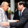 Chủ tịch nước Trương Tấn Sang đến thăm ông Khamtai Siphandono. (Ảnh: Nguyễn Khang/TTXVN)