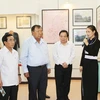 Phó Chủ tịch nước Lào Buonnhang Vorachith và Đoàn thăm Bảo tàng ATK Tân Trào. (Ảnh: Dương Giang/TTXVN)
