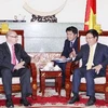 Bộ trưởng Ngoại giao Phạm Bình Minh tiếp Thứ trưởng Ngoại giao Ecuador Marco Albuja. (Ảnh: Dương Giang/TTXVN)