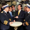 Thủ tướng Nguyễn Tấn Dũng đến thăm và thị sát tàu ngầm Kilo 636. (Ảnh: Đức Tám/TTXVN)